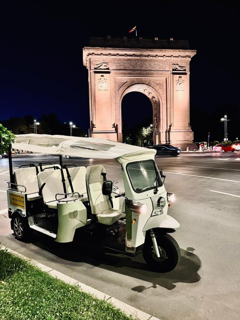 visiter bucarest la nuit en tuktuk