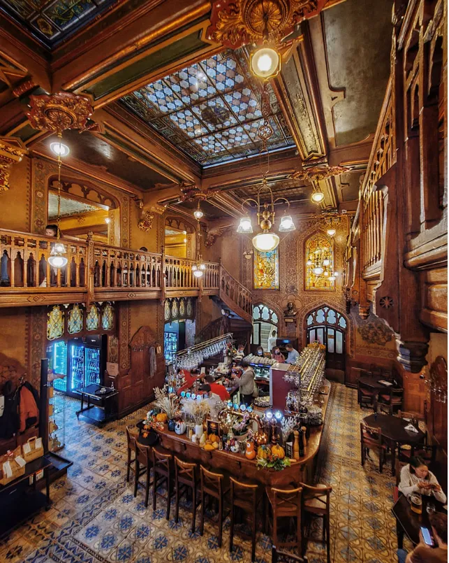 intérieur de Caru cu Bere